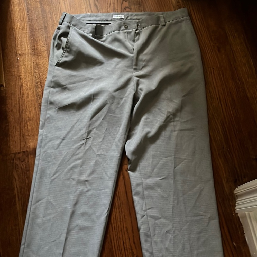 Izod gray golf pants with white checkered pattern. 38x32.
